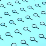 Rows of magnifying glasses aligned diagonally on a light blue background.