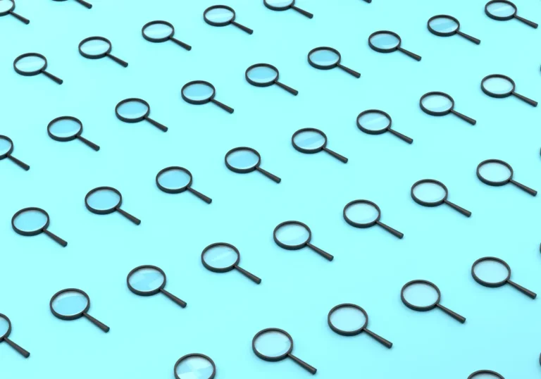 Rows of magnifying glasses aligned diagonally on a light blue background.