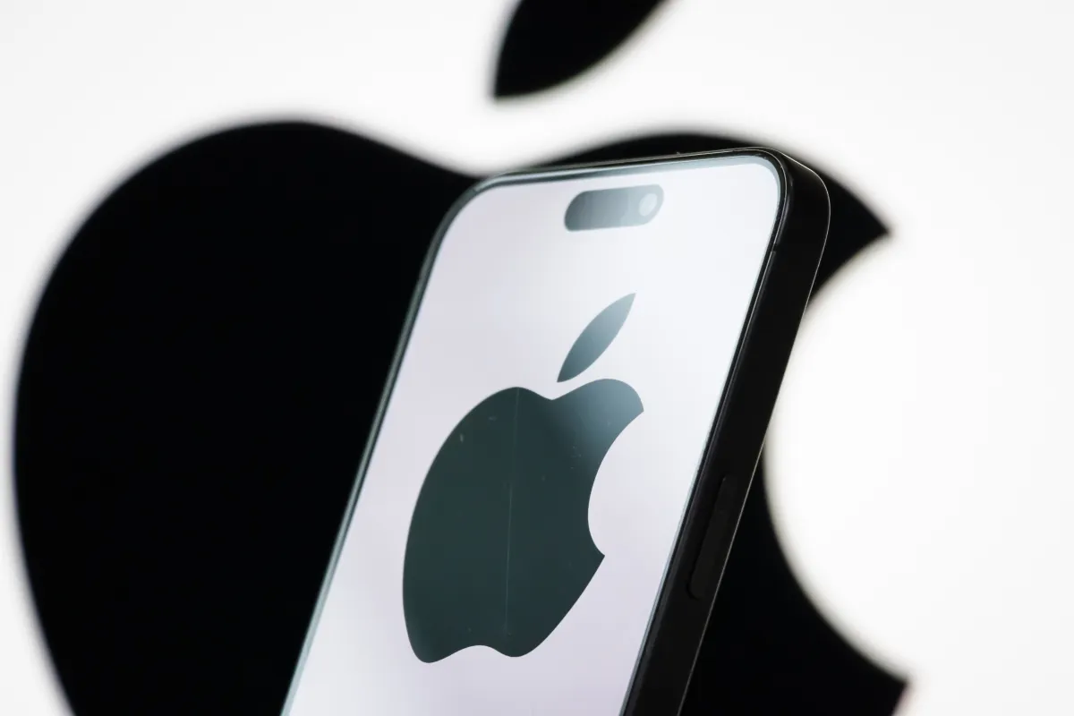 Apple in Talks to Pay Publishers for Siri’s News Access, Signaling a New AI Media Deal Model