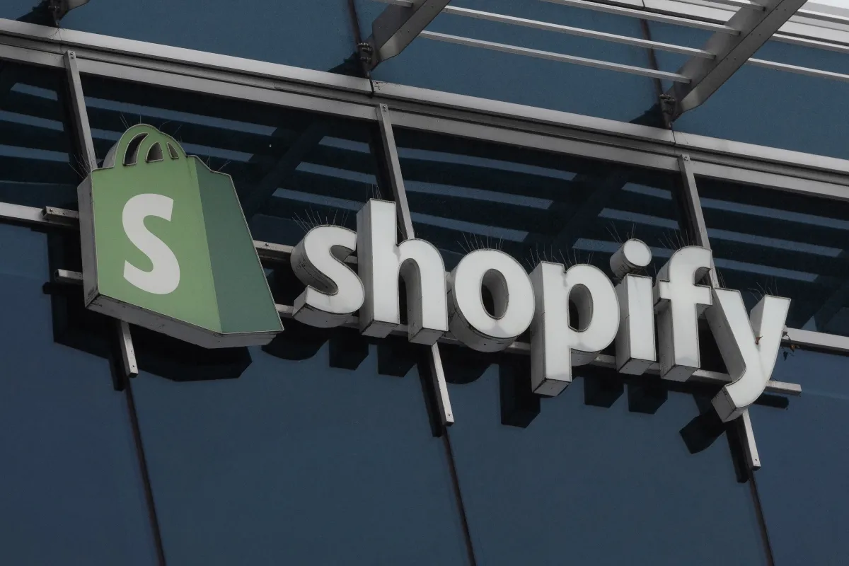 Shopify lets browser-based AI agents complete checkout for shoppers