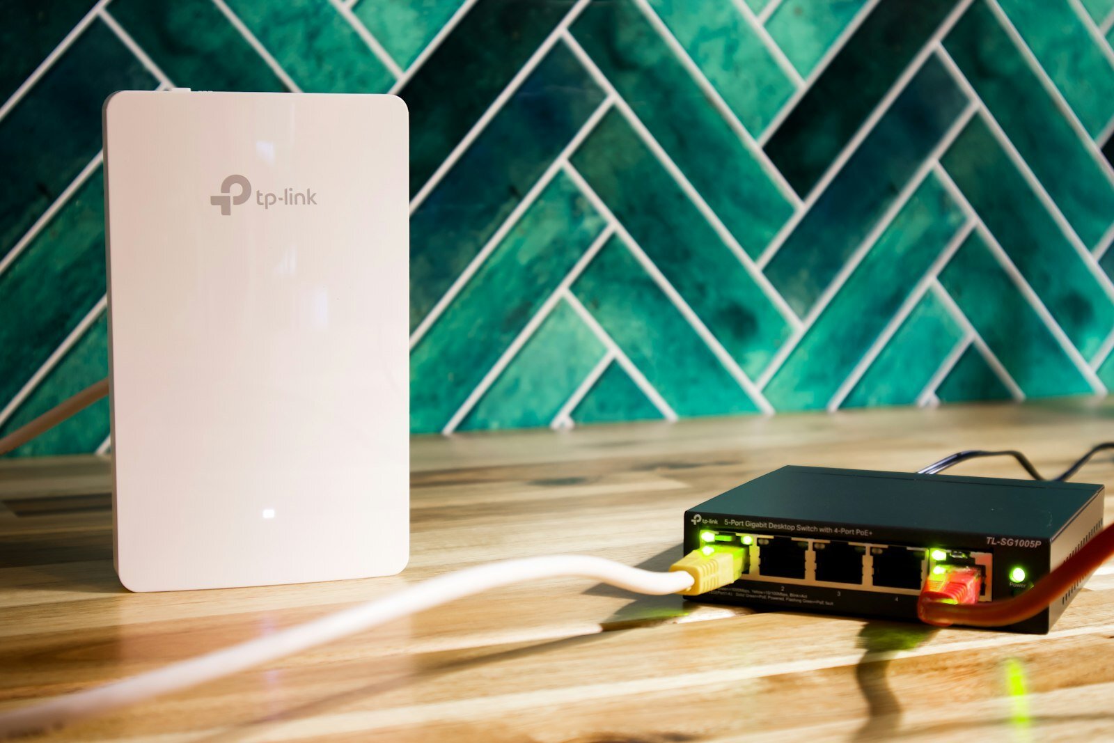 home router and smart devices representing AI hacking on a home network