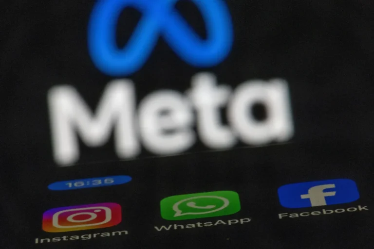 Meta logo with Instagram, WhatsApp, and Facebook app icons below it, time displayed as 16:35.